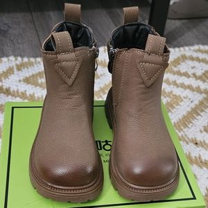 Kids Chelsea boots (New)